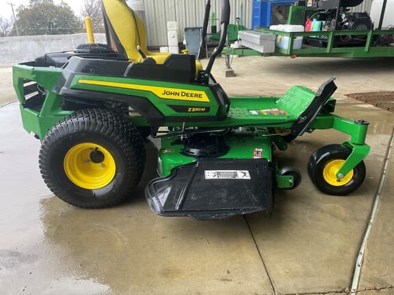 Image of John Deere Z330M equipment image 1