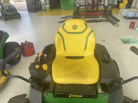 Image of John Deere Z330M equipment image 3