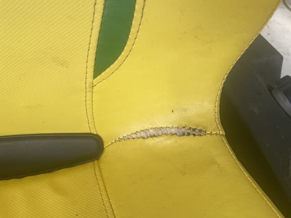 Image of John Deere Z330M equipment image 2