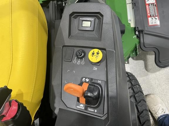 Image of John Deere Z515E equipment image 4