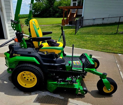 2024 John Deere Z545R Equipment Image0