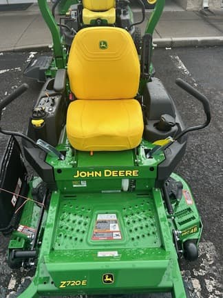 Image of John Deere Z720E equipment image 2