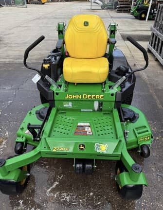 Image of John Deere Z720E equipment image 2