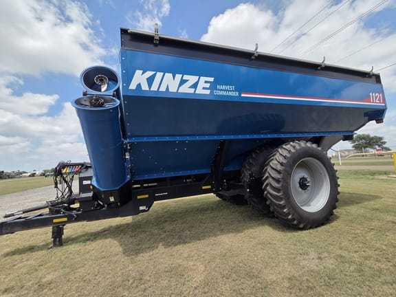2024 Kinze 1121 Equipment Image0