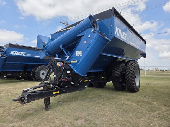 Image of Kinze 1121 equipment image 3