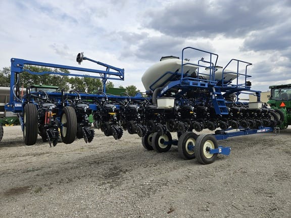 2024 Kinze 3665 Equipment Image0