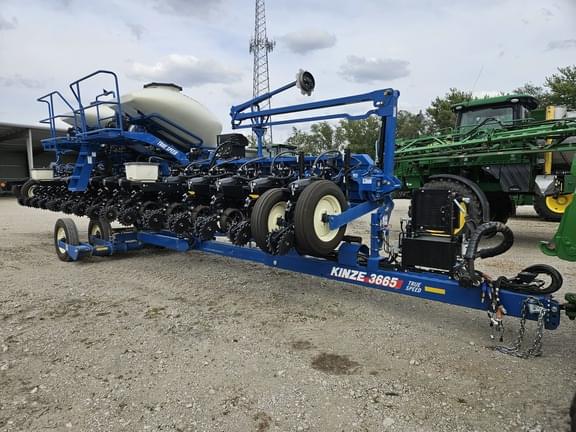 Image of Kinze 3665 equipment image 1