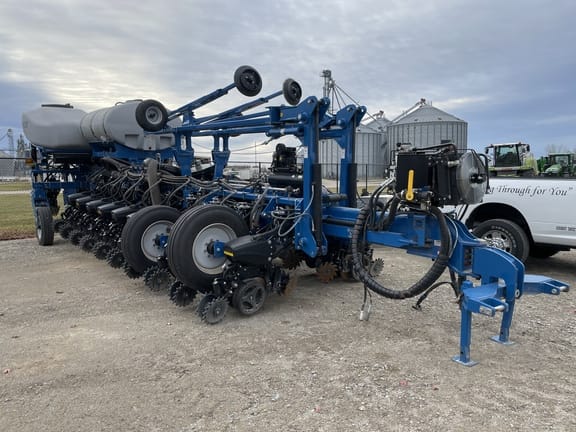 2024 Kinze 5900 Equipment Image0