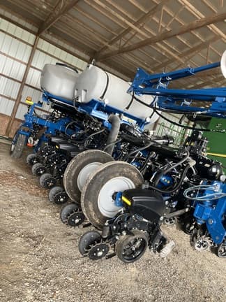 Image of Kinze 5900 equipment image 4