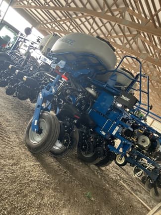 Image of Kinze 5900 equipment image 3