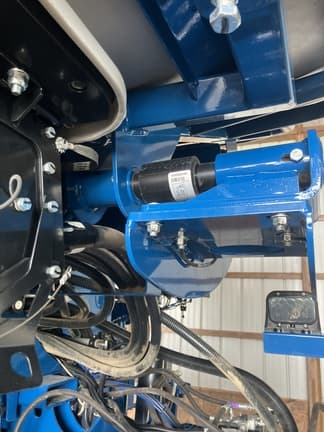 Image of Kinze 5900 equipment image 2