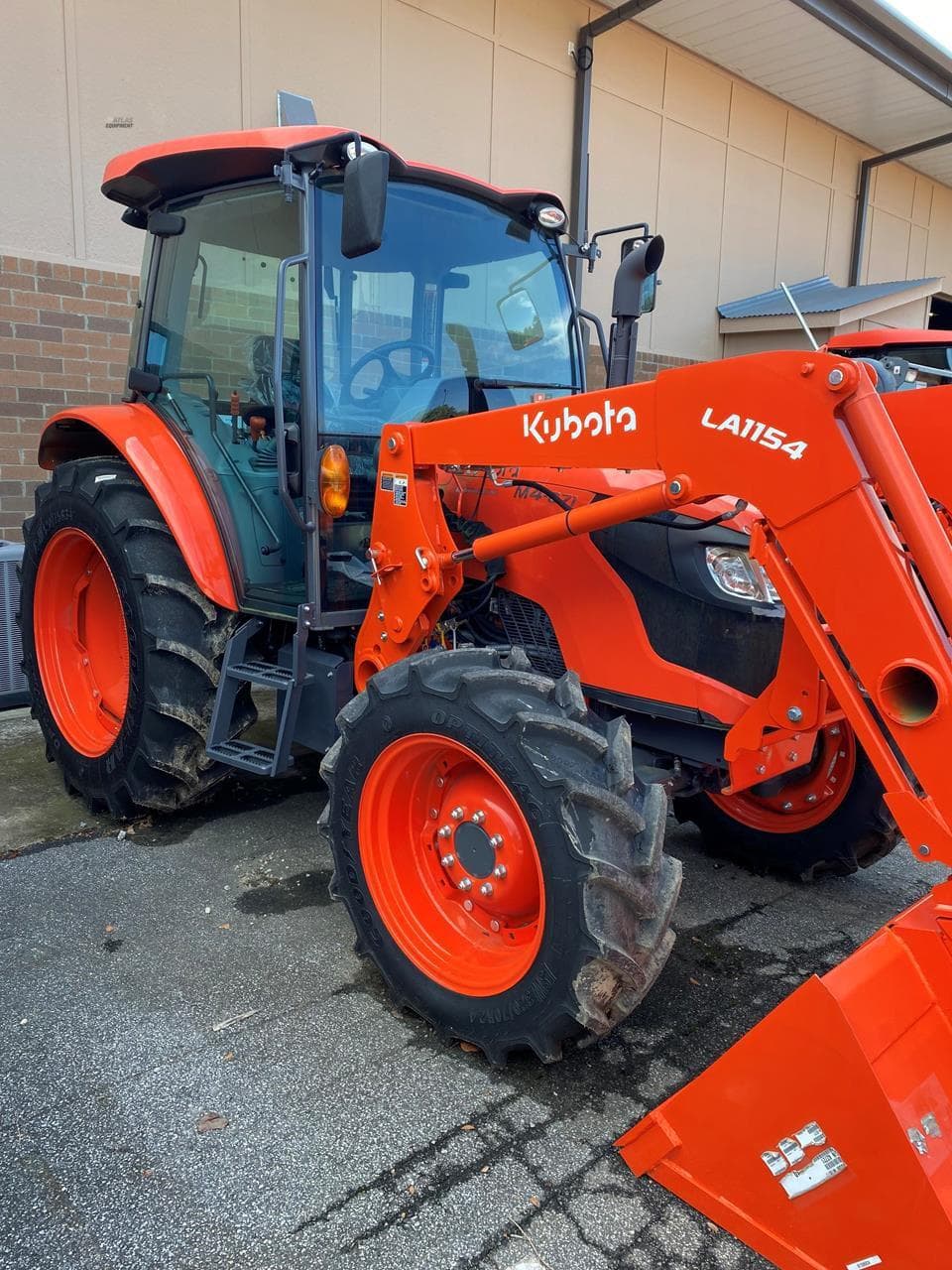 Image of Kubota M4-071 Primary Image