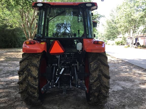 Image of Kubota M4D-071 equipment image 2