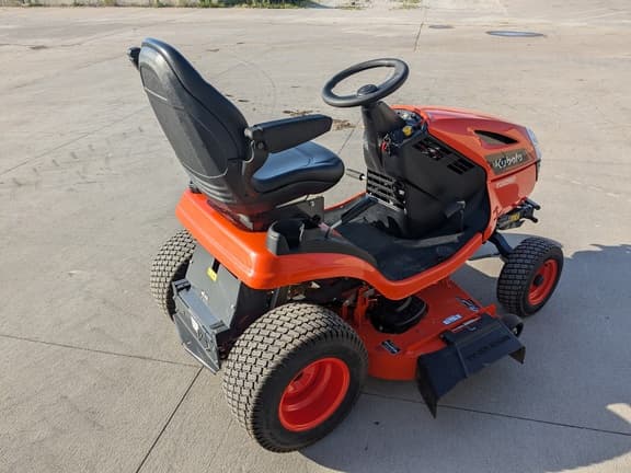 Image of Kubota T2290 equipment image 2