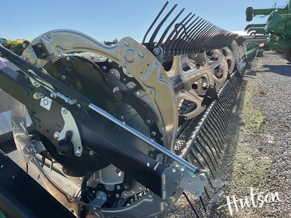 Image of MacDon FD235 equipment image 4