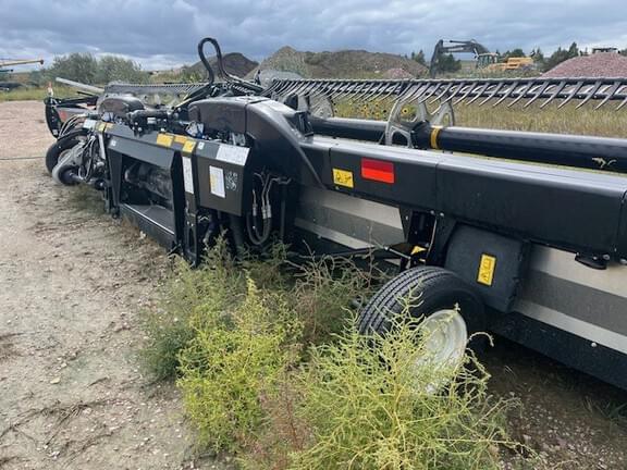 Image of MacDon FD240 equipment image 4