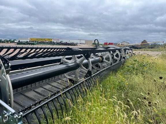 Image of MacDon FD240 equipment image 2