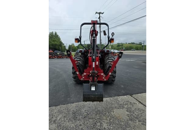 Image of Massey Ferguson 1835M equipment image 4
