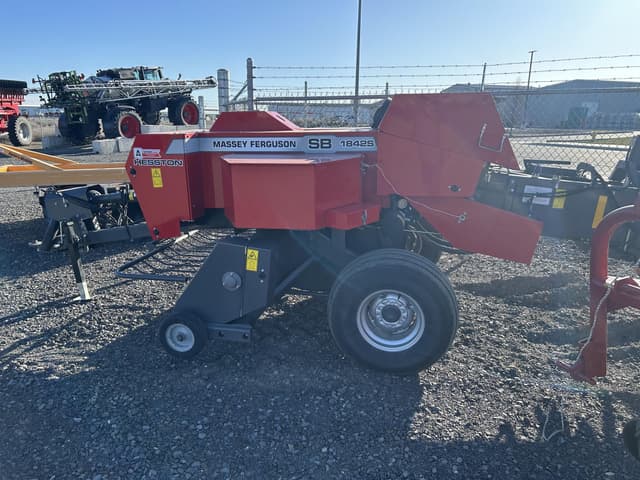 Image of Massey Ferguson 1842S equipment image 2