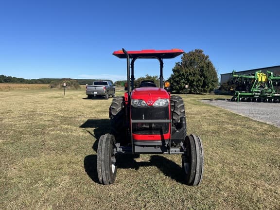 Image of Massey Ferguson 2605H equipment image 2