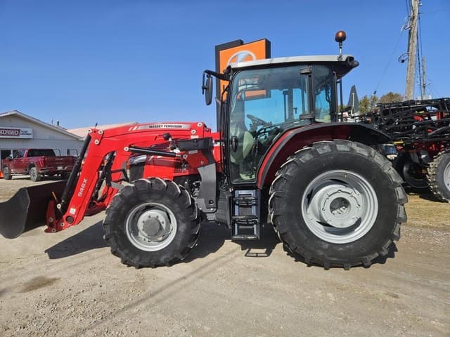 Image of Massey Ferguson 5711 equipment image 2