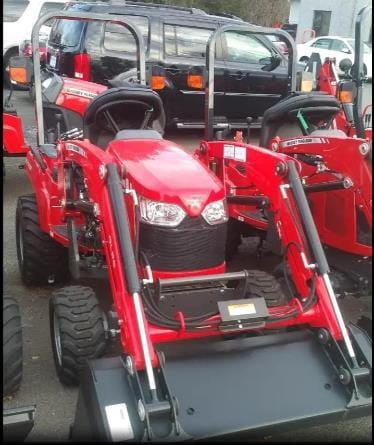 2024 Massey Ferguson GC1723E Equipment Image0