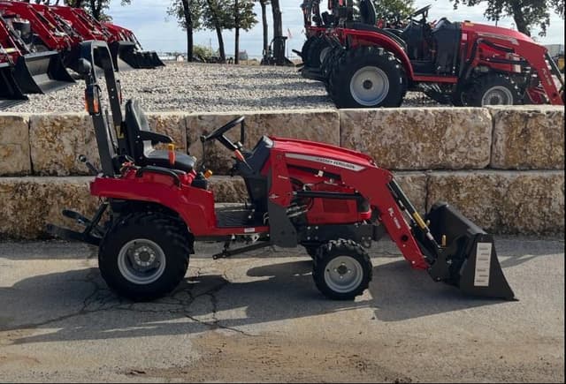 Image of Massey Ferguson GC1725M equipment image 1