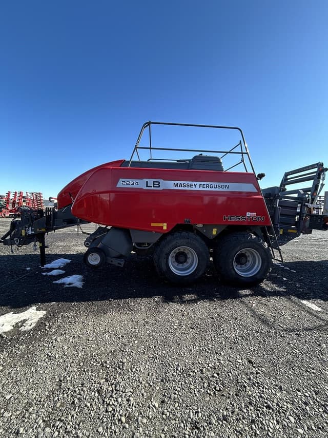 Image of Massey Ferguson LB2234 equipment image 4