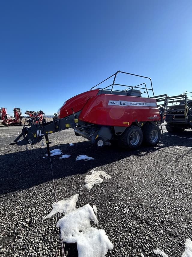 Image of Massey Ferguson LB2234 equipment image 3
