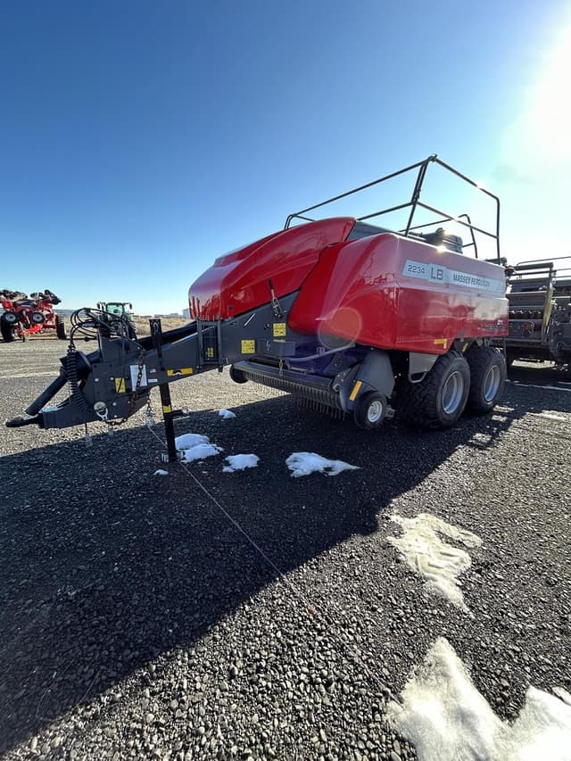 Image of Massey Ferguson LB2234 equipment image 2