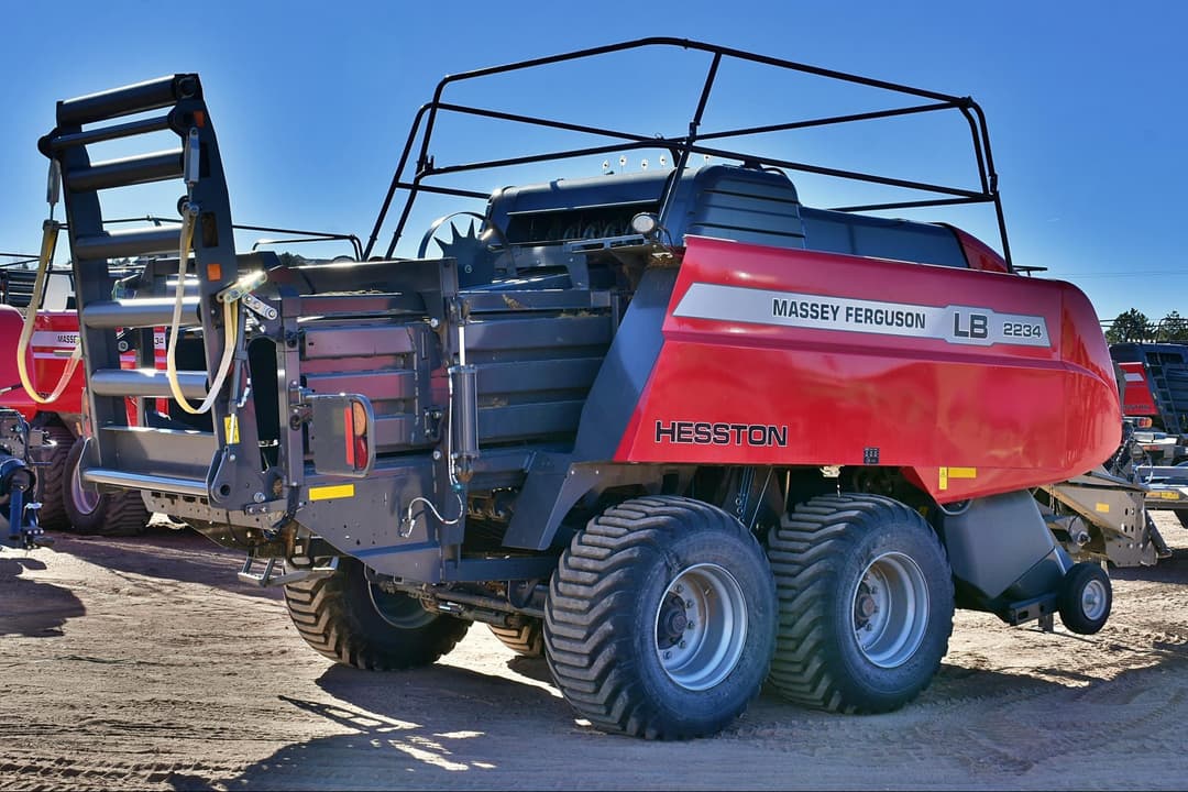 Image of Massey Ferguson LB2234 Image 1