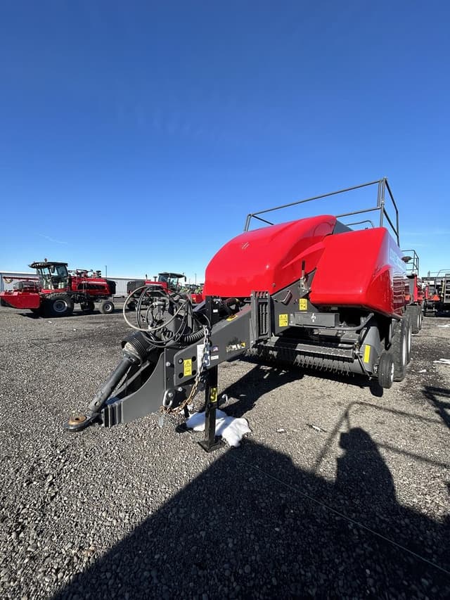 Image of Massey Ferguson LB2234 equipment image 2
