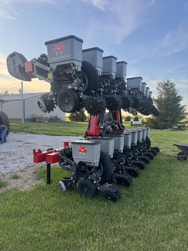 Image of Massey Ferguson VS1630 equipment image 1