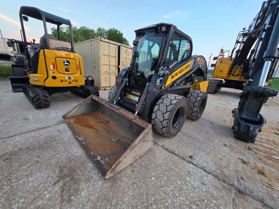 Image of New Holland L334 Primary image