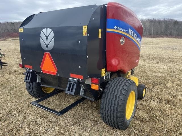 Image of New Holland RF440 Utility equipment image 3