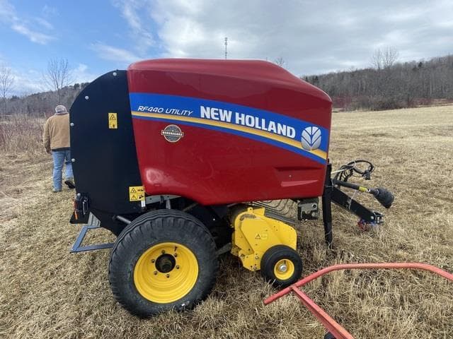 Image of New Holland RF440 Utility equipment image 4