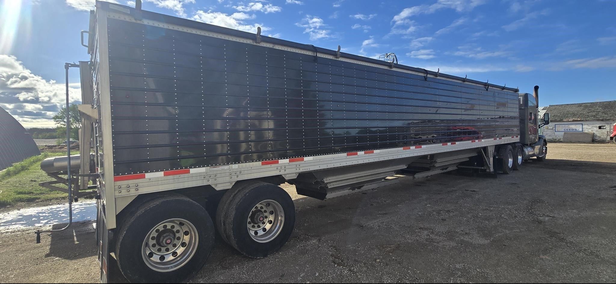 2024 Timpte Super Hopper Equipment Image0