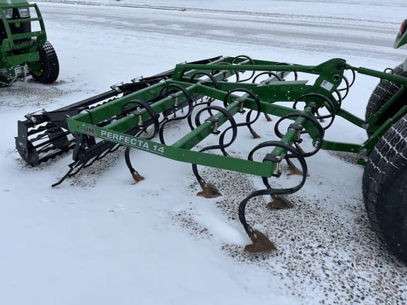 2024 Unverferth Perfecta Equipment Image0