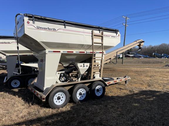 Image of Unverferth Seed Runner 3755XL equipment image 3