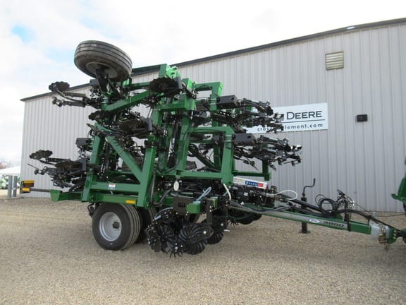 2025 Unverferth 3500 Equipment Image0