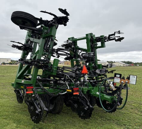 Image of Unverferth Renegade 3500 equipment image 4