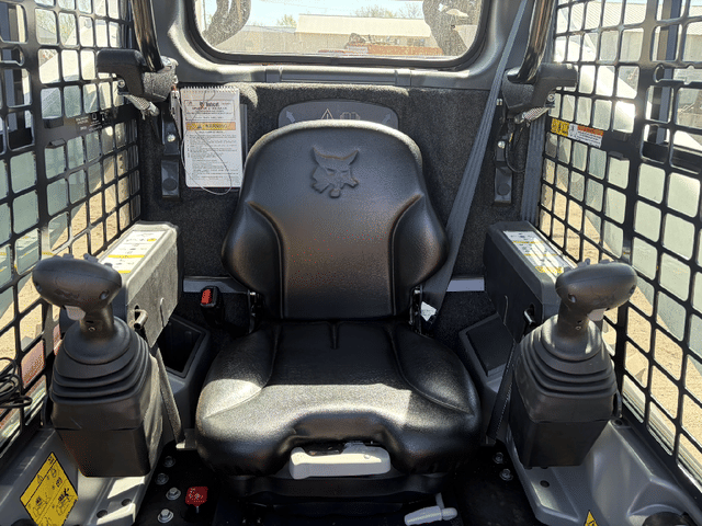Image of Bobcat S650 equipment image 1