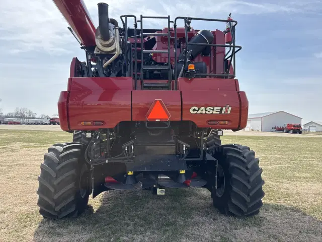 Image of Case IH 8260 equipment image 2