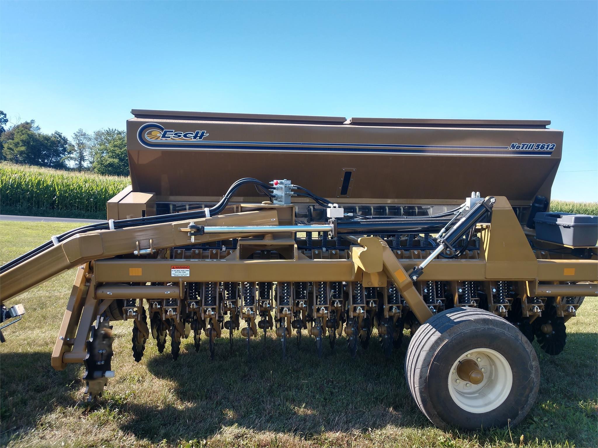 2025 Esch 5612 Equipment Image0