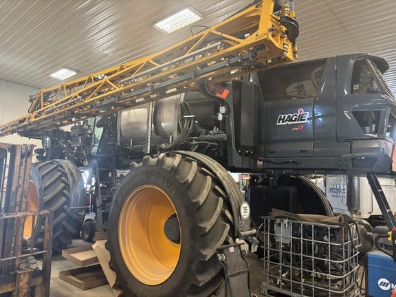 2025 Hagie STS12 Equipment Image0