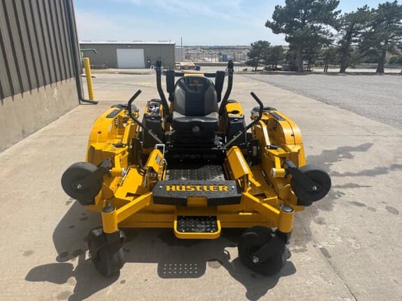 Image of Hustler Super 104 equipment image 1