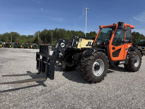 2025 JLG AG832 Equipment Image0