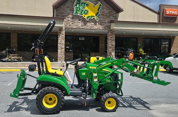 2025 John Deere 1023E Equipment Image0