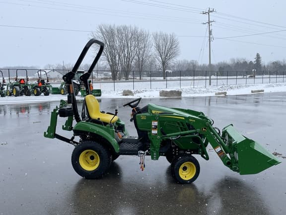 Image of John Deere 1023E equipment image 3
