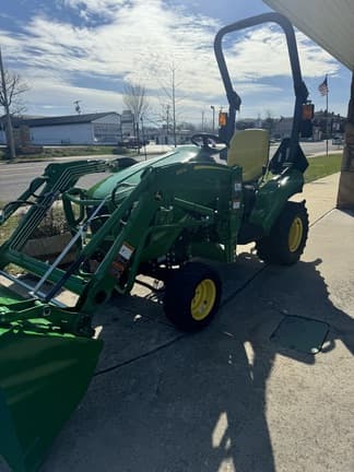 Image of John Deere 1023E equipment image 4